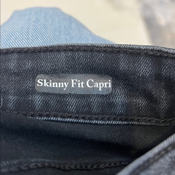 Judy Blue Dark grey/black Distressed capri jeans size 7/28. - Picture 9 of 12